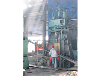 Double arm electro-hydraulic hammer